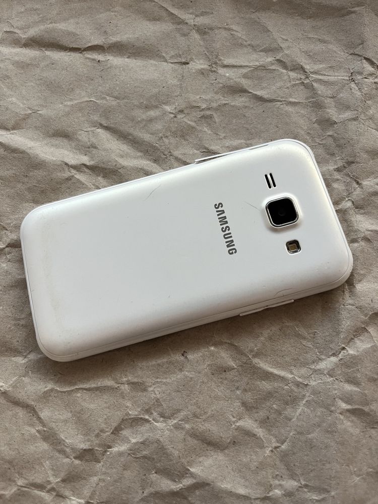 Телефон Samsung Самсунг galaxy j1