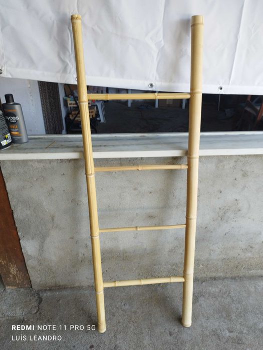 Vendo suporte para toalhas em bambu.