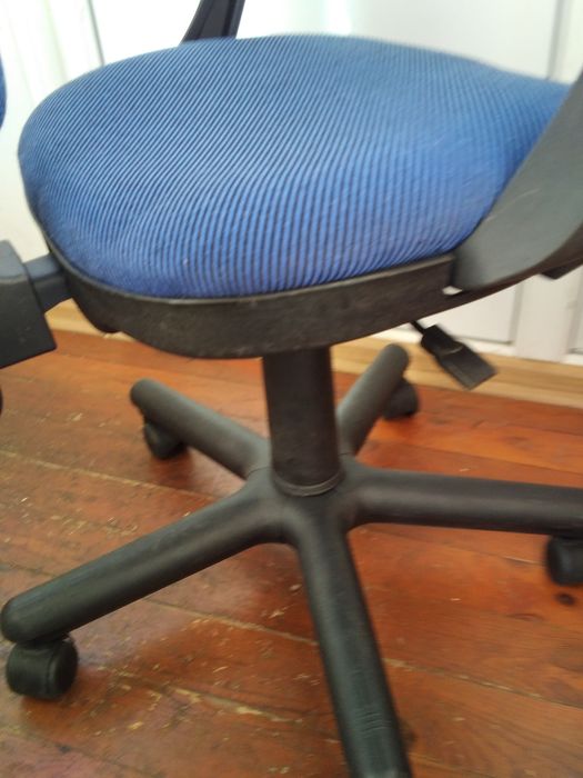 Офисный стул после кап ремонта все в рабочем состоянии