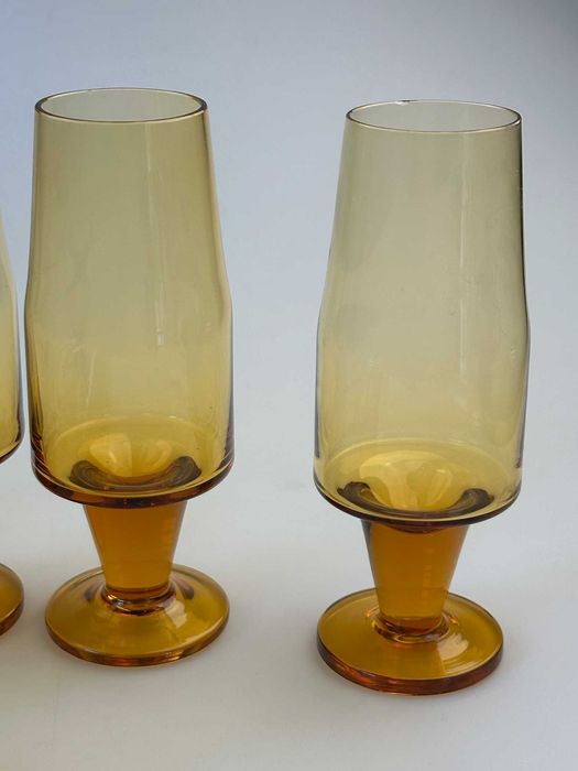 Kieliszki miodowe Sadowski betoniarki szkło kolorowe PRL 8 szt