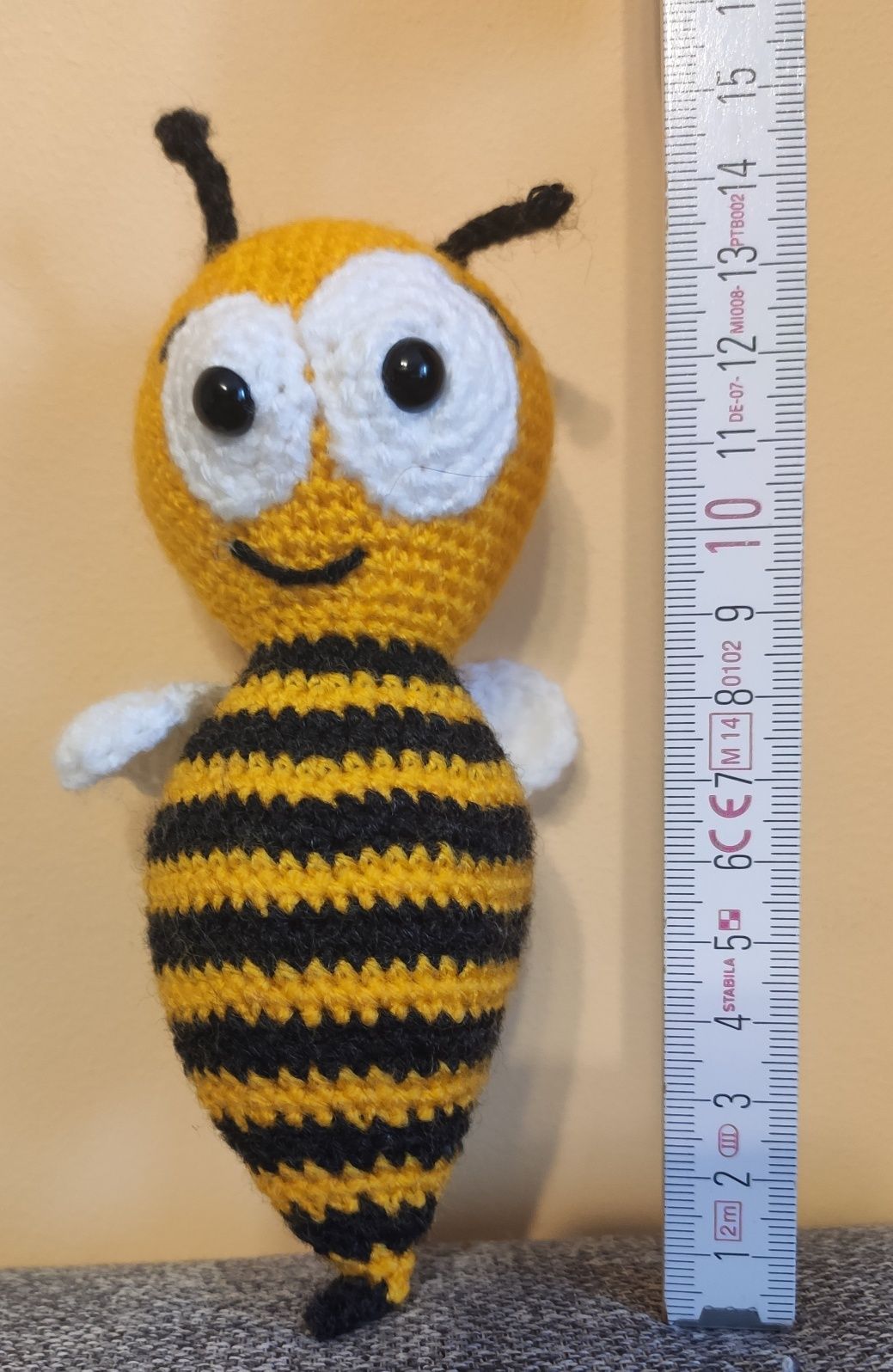 Zabawka maskotka Pszczółka Pszczoła na szydełku