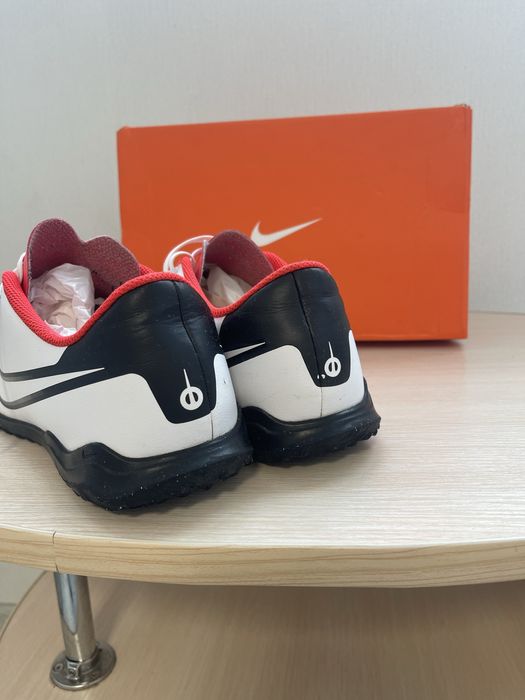 Оригінальні сороконіжки футзалки Nike Tiempo 46 розмір 30 см копи найк
