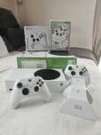 Xbox Series S 512GB + 2 pady + ładowarka – zestaw jak nowy
