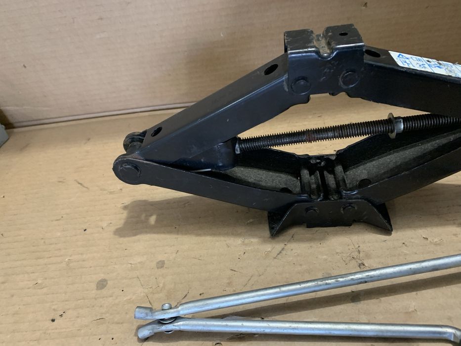 Донкрат домкрат citroen c1 c3 c4 c5 Berlingo Partner 207 307 306 3008