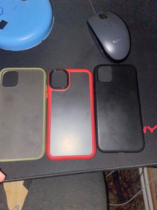 Продам чехлы на айфон 11