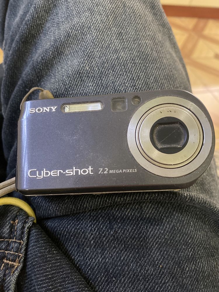 Фотоаппарат цифровой Sony Cyber-Shot DSC-P200