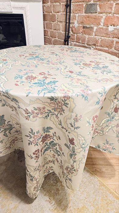 Obrus żakard na prostokatny stół. Dostepne 2 szt