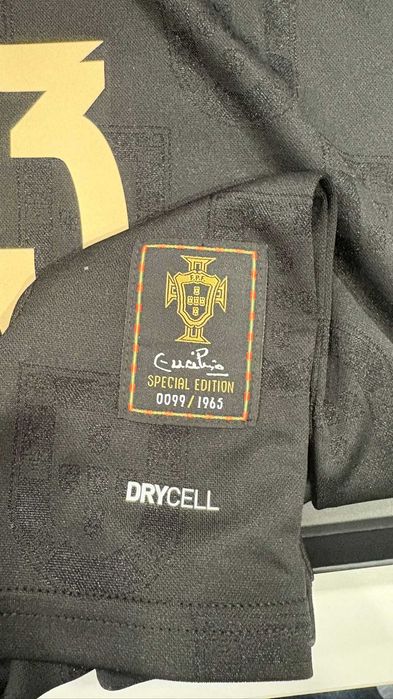 Camisola Edição Especial Homenagem a Eusébio (LIMITADA  1965 UNIDADES)