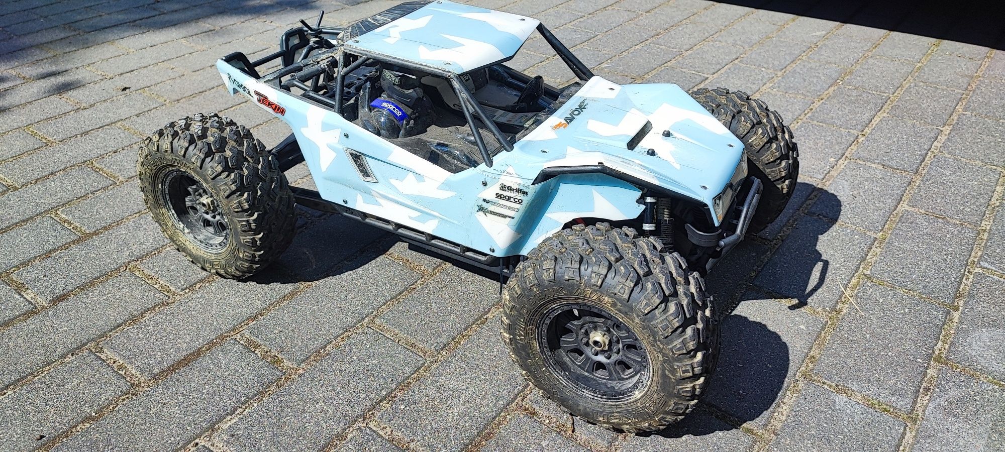Axial yeti XL 1:8 monster buggy.