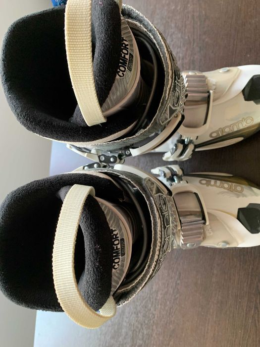 Горнолыжные ботинки Atomic Live Fit 60