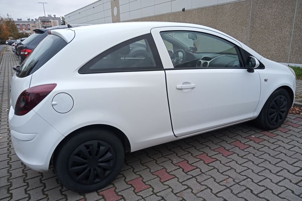 Opel Corsa D 1.2 Benzyna 2009 rok Nowy przegląd i OC Klimatyzacja
