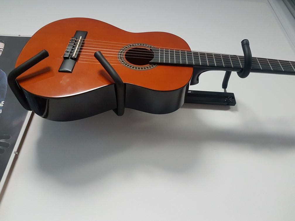 Roxtone wieszak gitarowy ścienny
