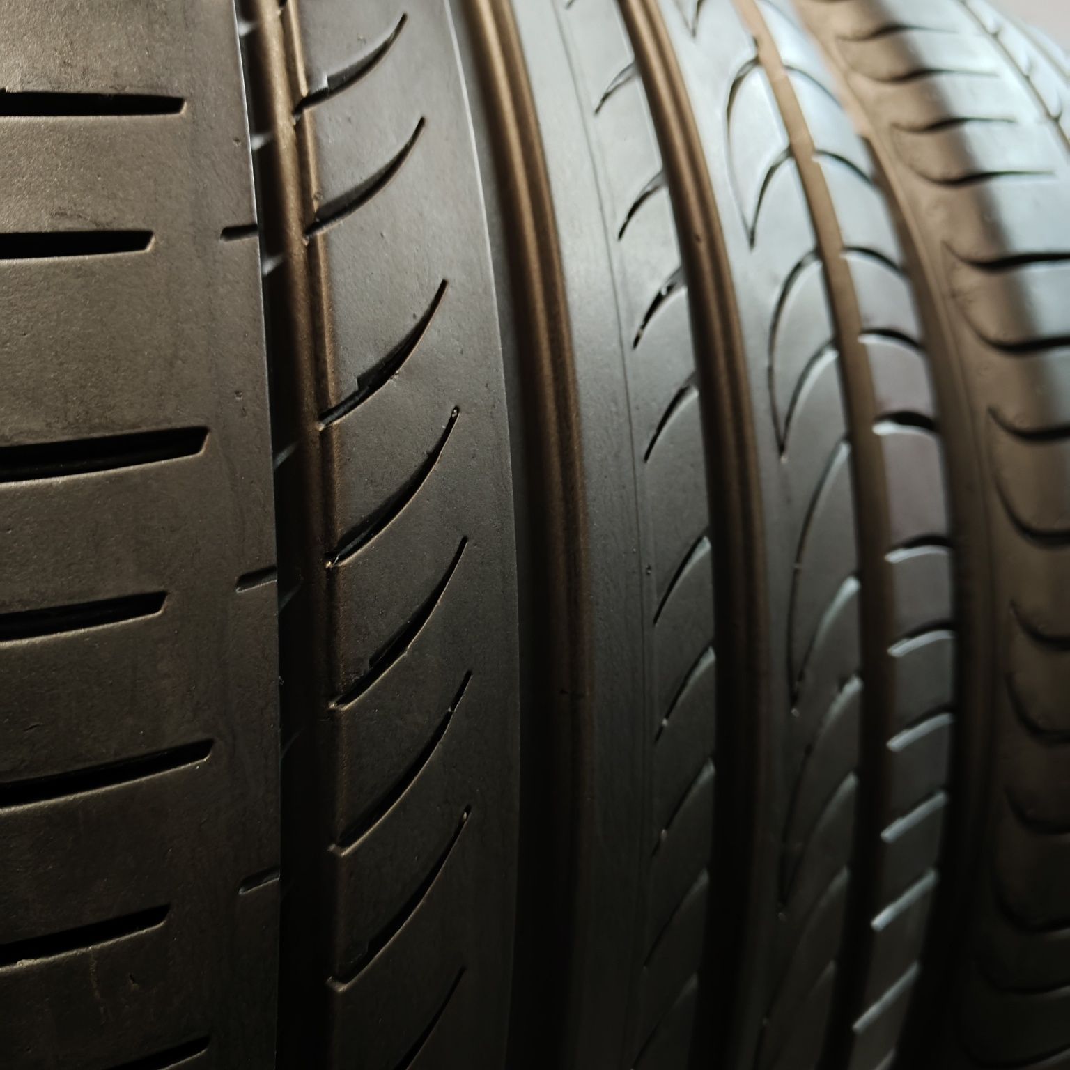 255/40/20 XL Sprzedam parę opon letnich Pirelli