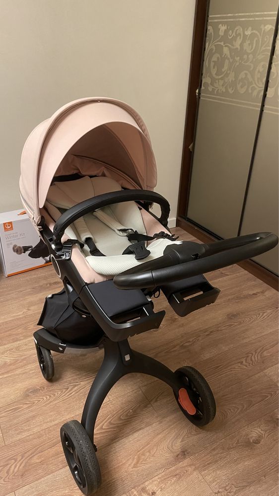 Коляска stokke