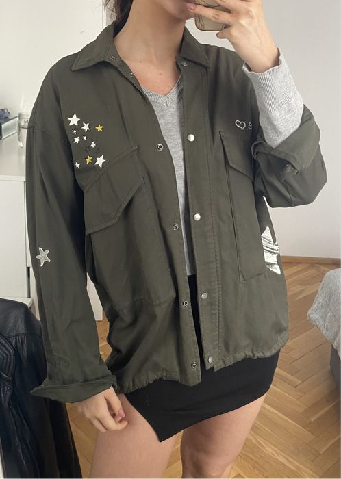 Narzutka ZARA z napisami