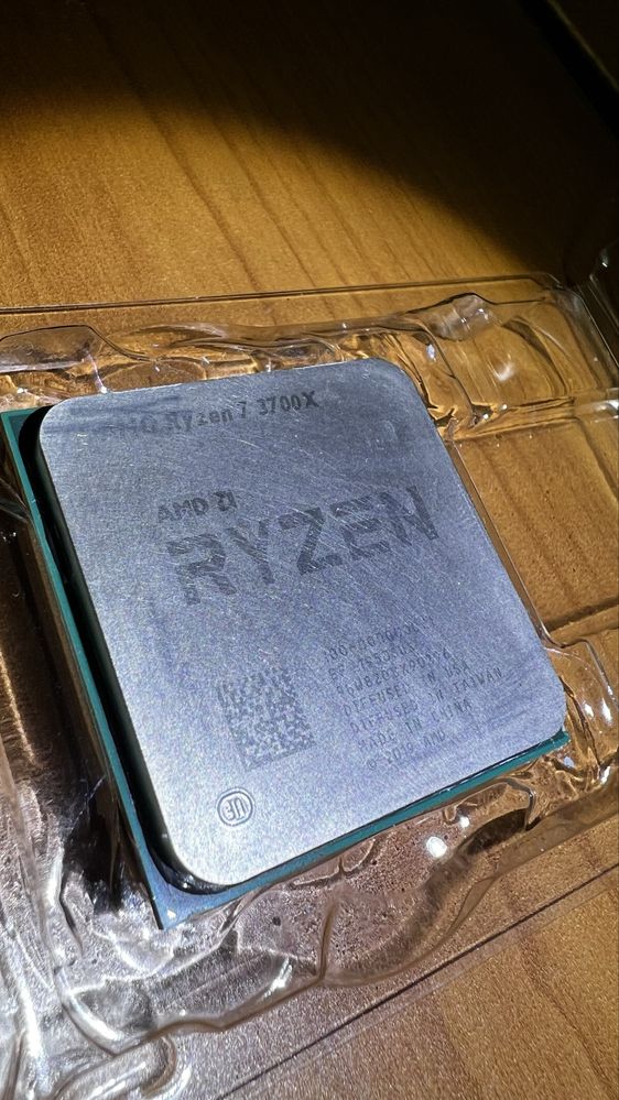 Procesor Amd  7 3700X 8/16