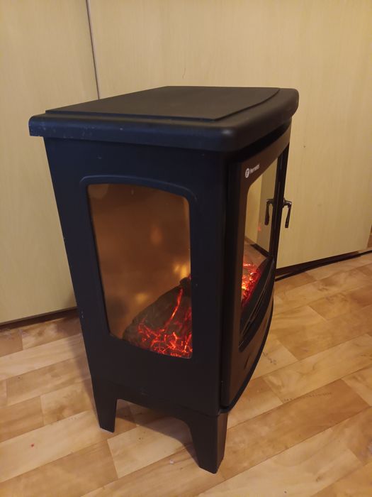 Kominek elektryczny z grzaniem firmy Ferretti- super okazja na zimę!