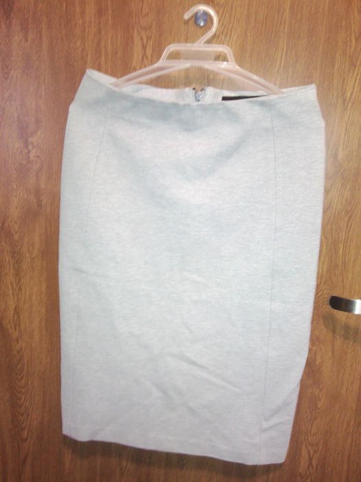 Cieplutka elastyczna ołówkowa spódnica Reserved 40