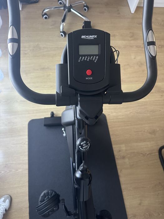 Bicicleta ciclo indoor com tapete