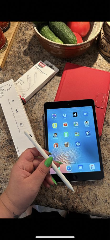 Tablet iPad Apple Retina + nowy rysik - super stan