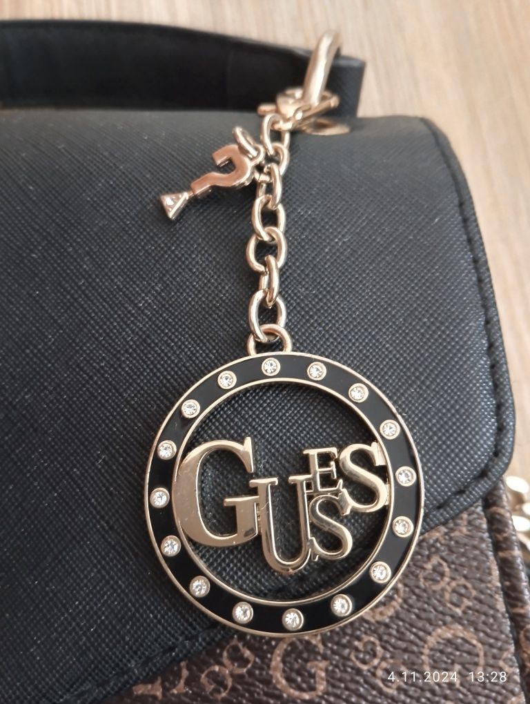 Torebka z łańcuszkiem  Guess