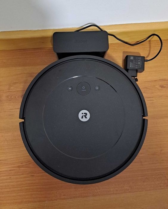 Aspirador Robô IROBOT Roomba Combo Essential Preto