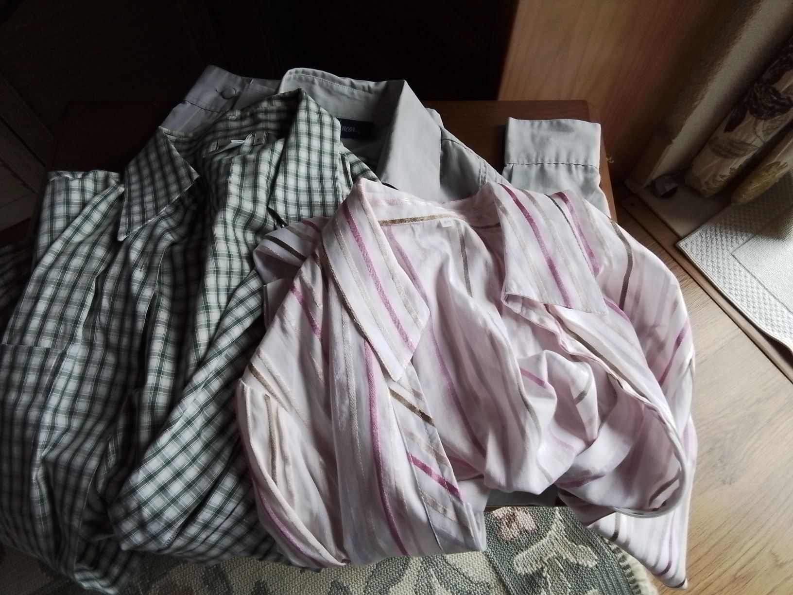 Blusas e camisas