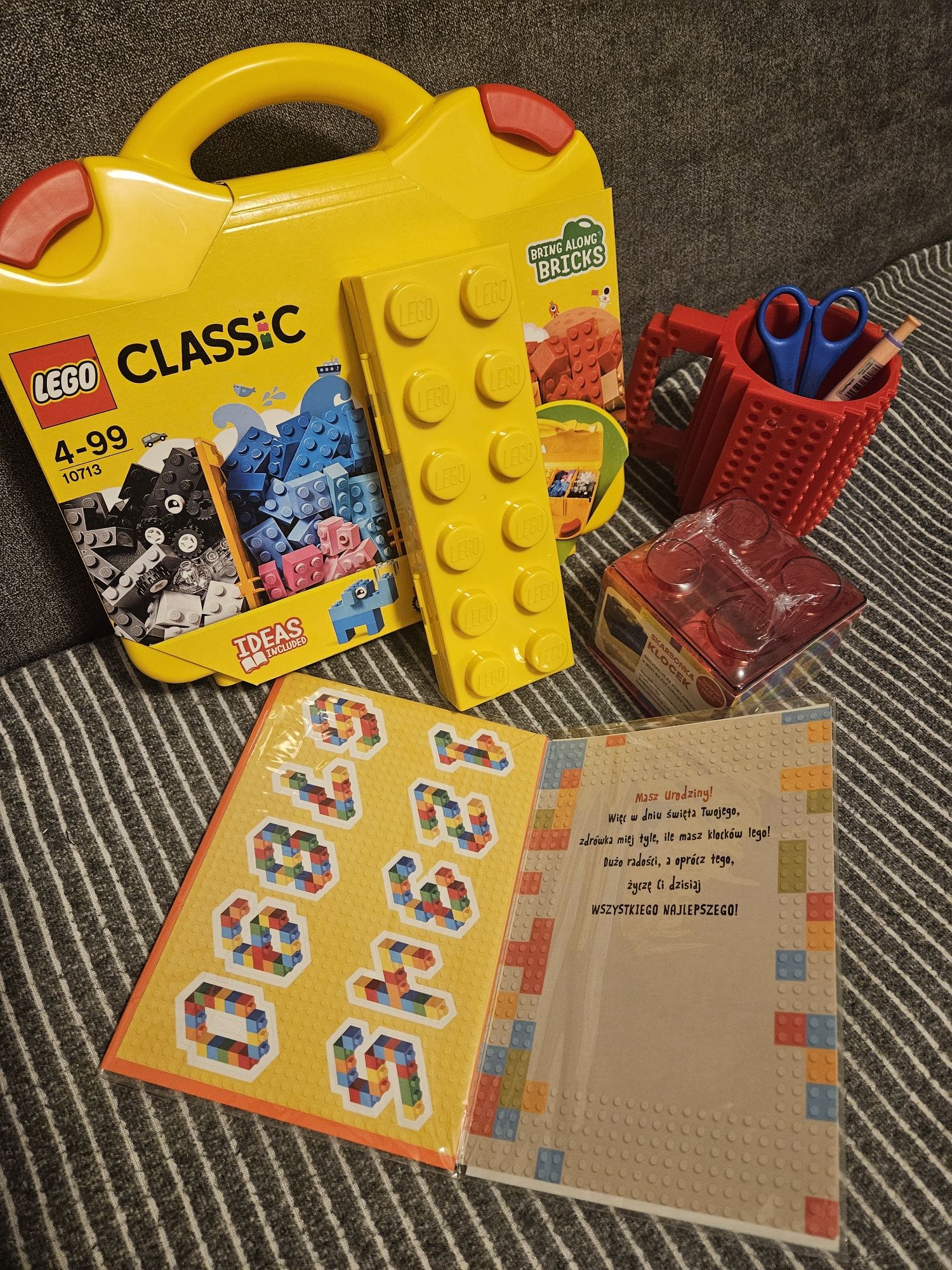 Zestaw 5 czesciowy Lego (klocki, kubek skarbonka LunchBox...