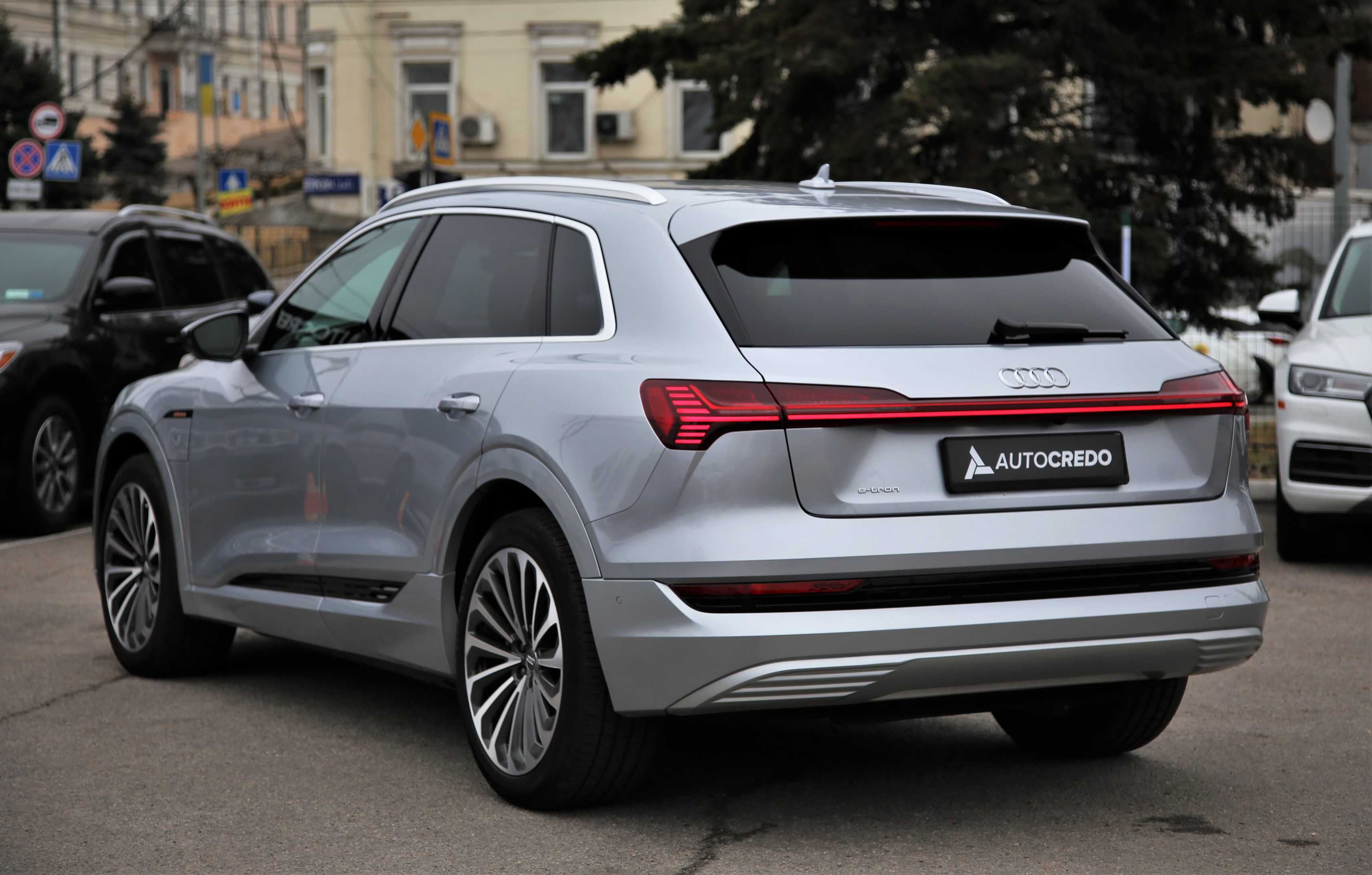 Audi E-tron Prestige  95kWh 2019 року