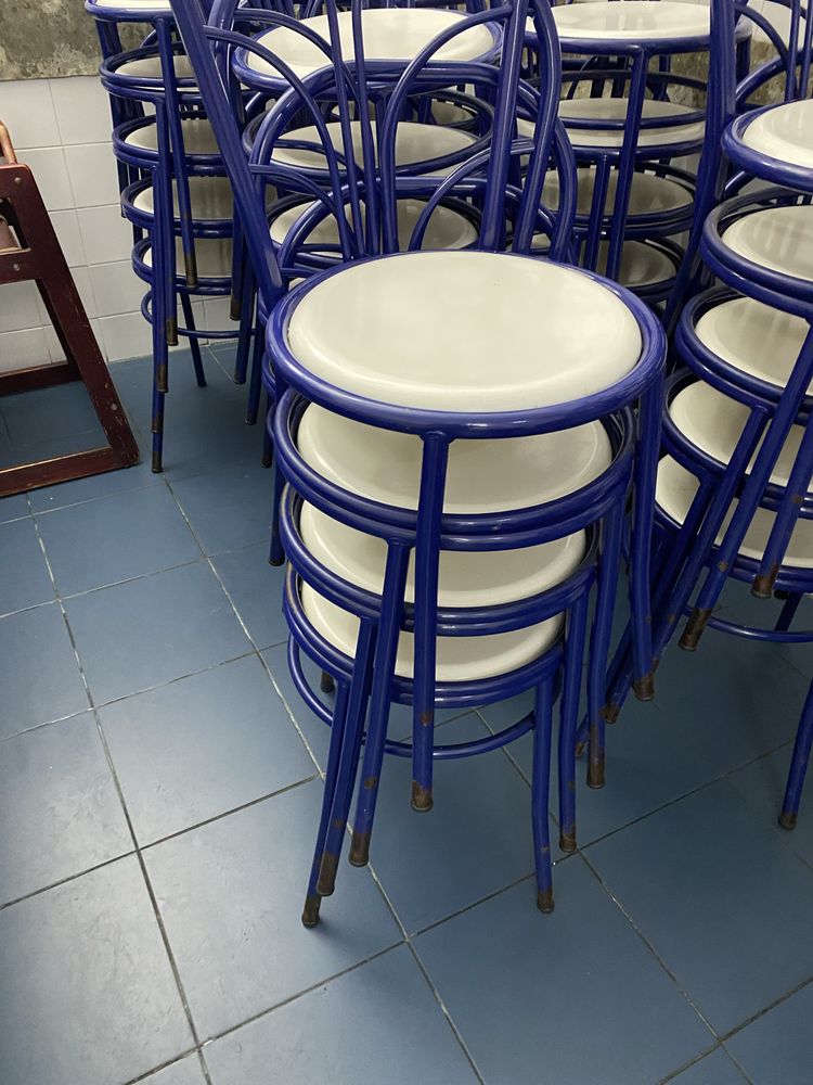 Mesas e cadeiras restaurante pastelaria cafe