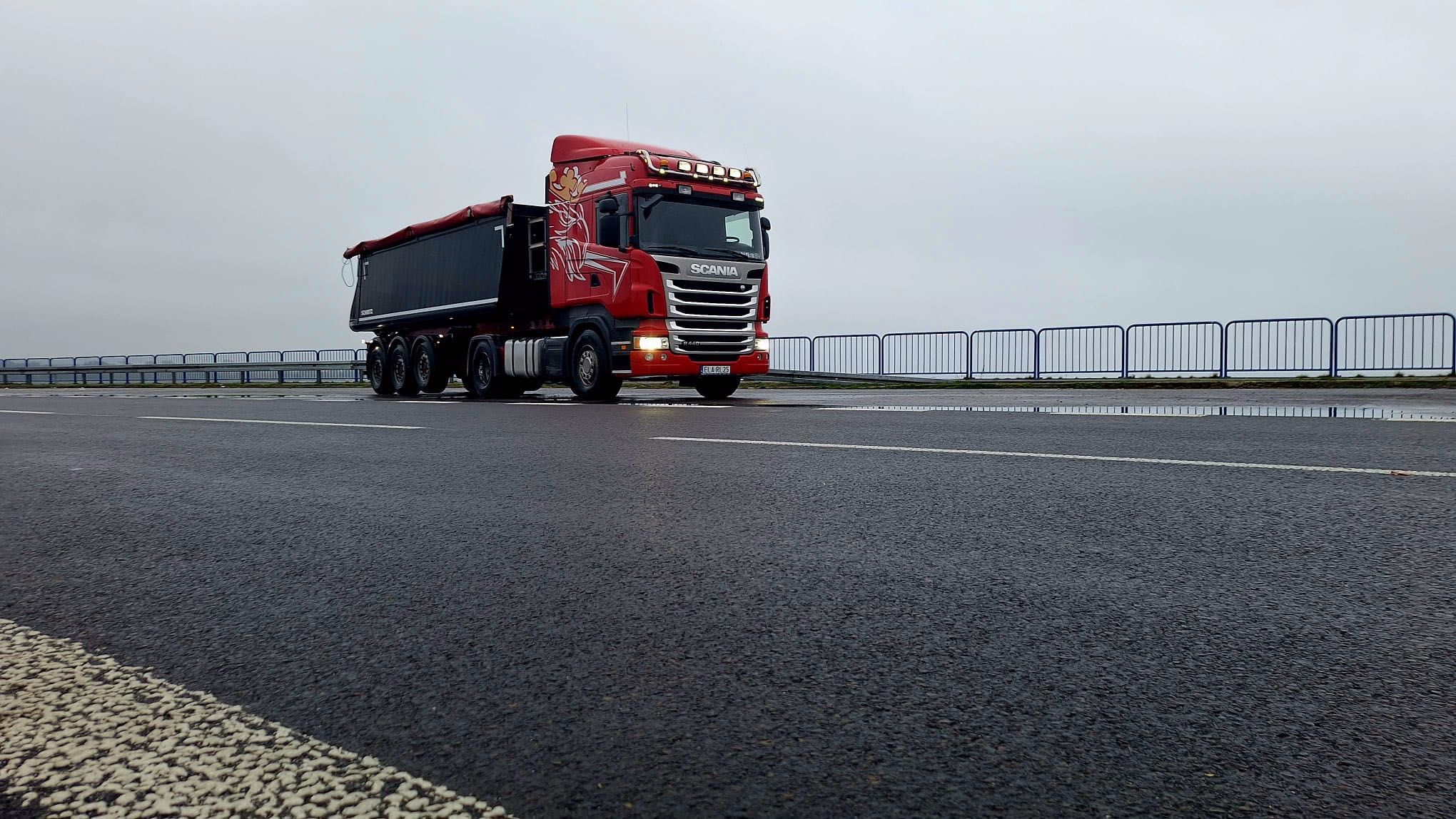 Transport 28 ton wanna patelnia łódka Niskopodwoziowy Maszyn Koparek