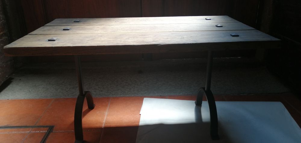 Mesa rustica antiga