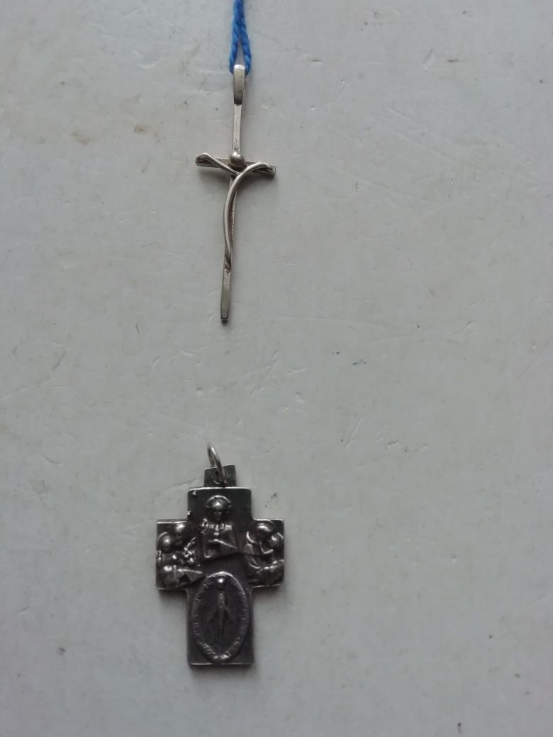 srebrny łańcuszek z krzyżykiem komunijnym i