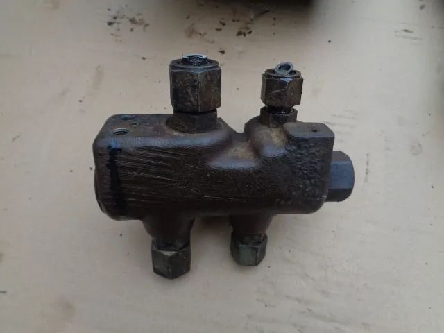 Zawór hamulcowy hydrauliczny przyczepy Case 5130