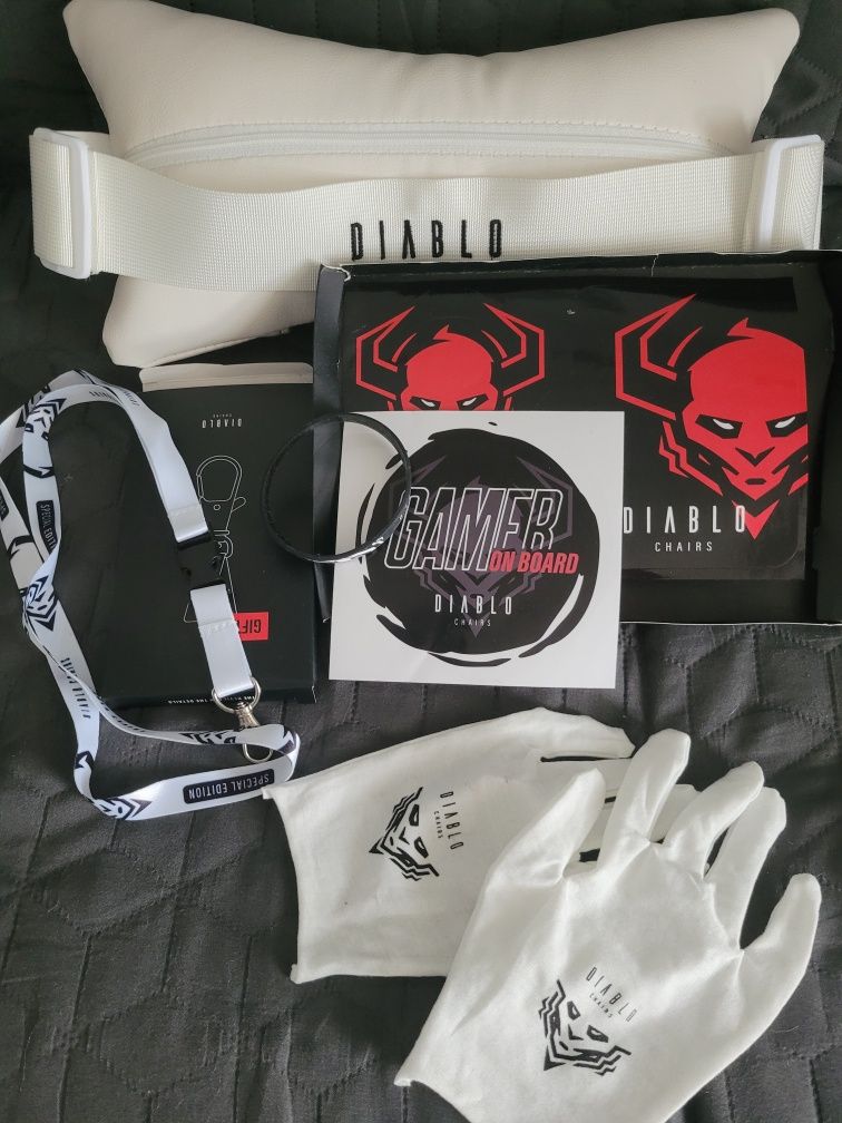 Diablo chairs X-One zagłówek plus gadżety Diablo Gift Pack