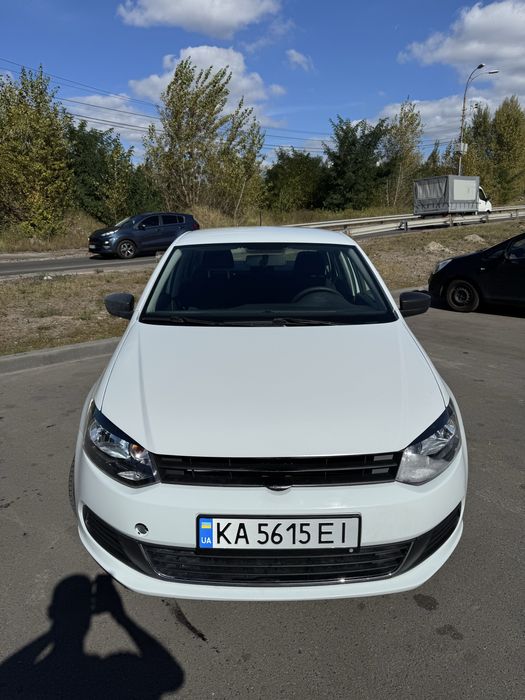 Volkswagen Polo 2015 года выпуска.