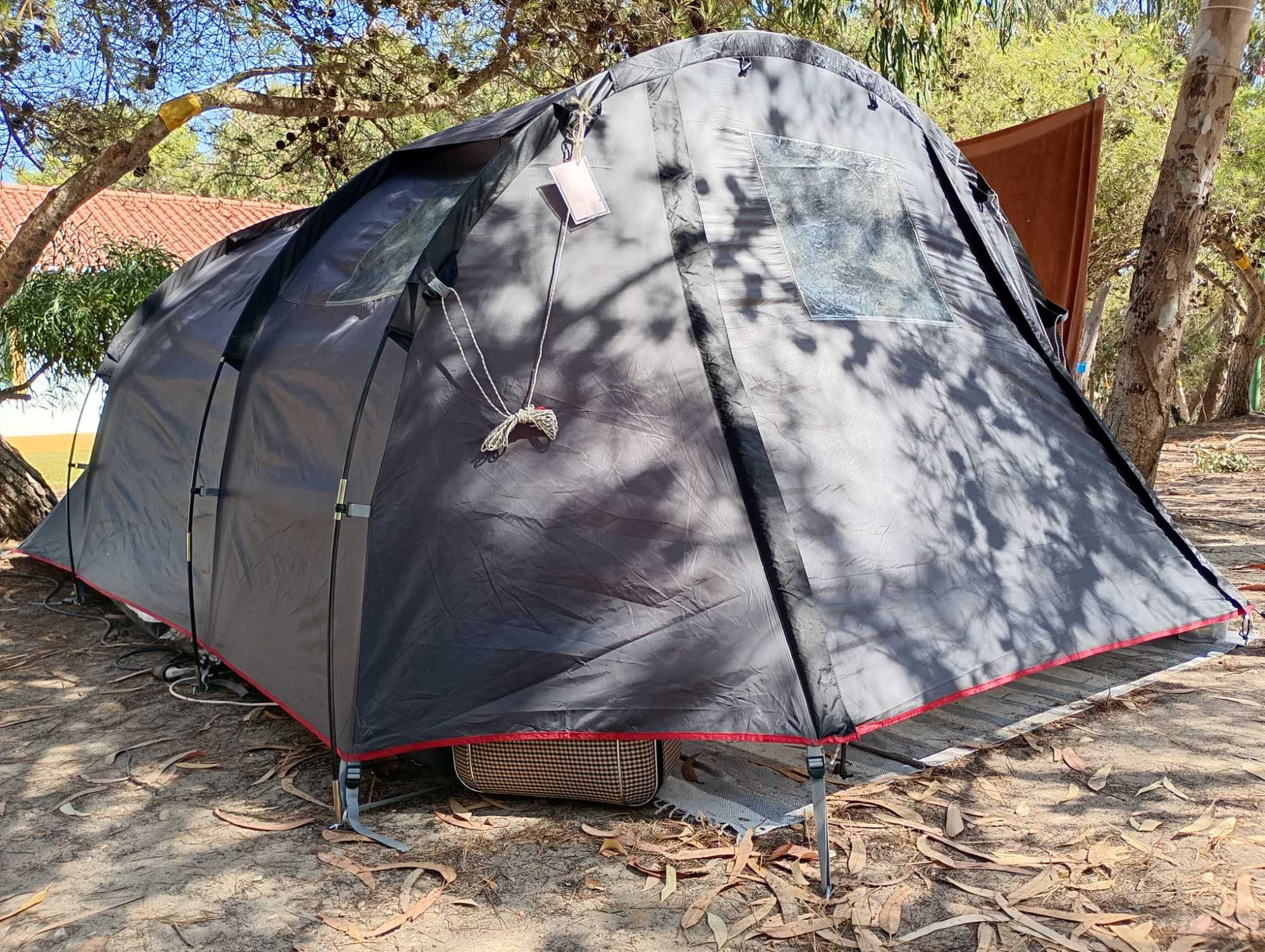 Tenda QUECHUA para 4 pessoas