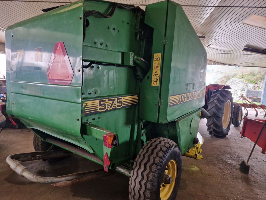 Enfardadeira John Deere 575