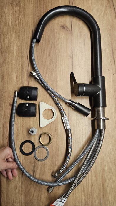 Czarna bateria sztorcowa kuchenna kran z wyciąganą wylewką Franke Lin