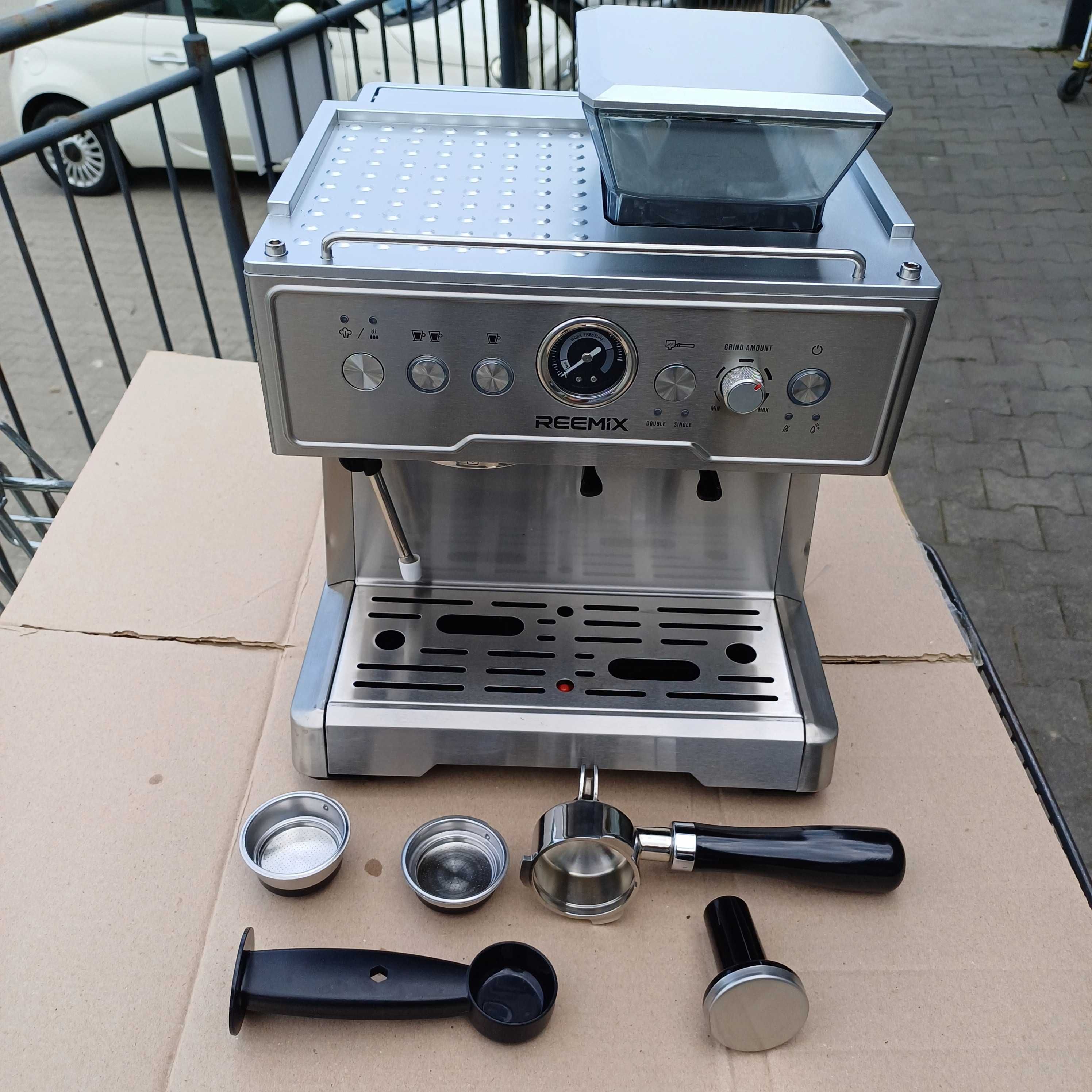 Ekspres do kawy REEMIX 20-bar z młynkiem i spieniaczem 1350W