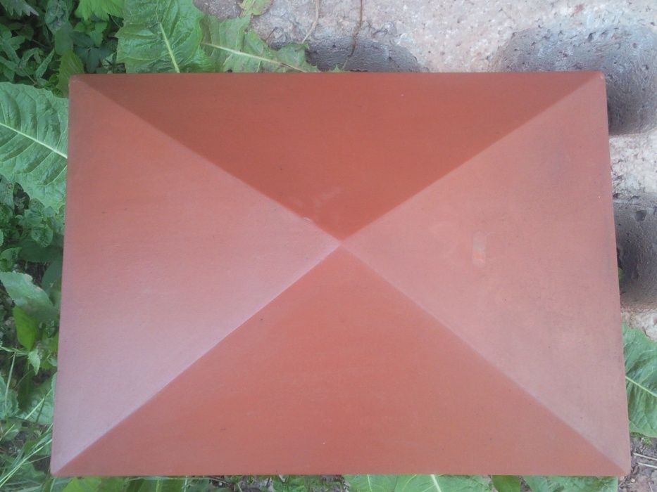 Kształtka ogrodzeniowa - daszek na słupek 44x32 czerwony