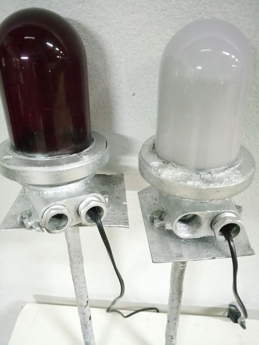 Duas lâmpadas de aeroporto vintage - Polónia - 1950/89