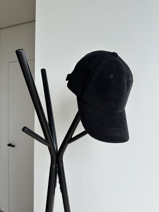 H&M Стильна жіноча чорна кепка в рубчик