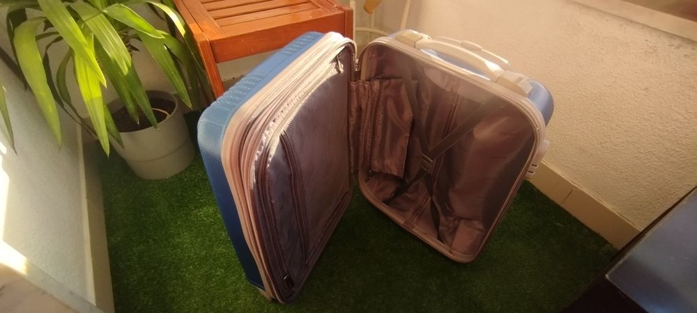 Mala de Viagem Rígida Azul Brilhante - Perfeita para suas Próximas Ave