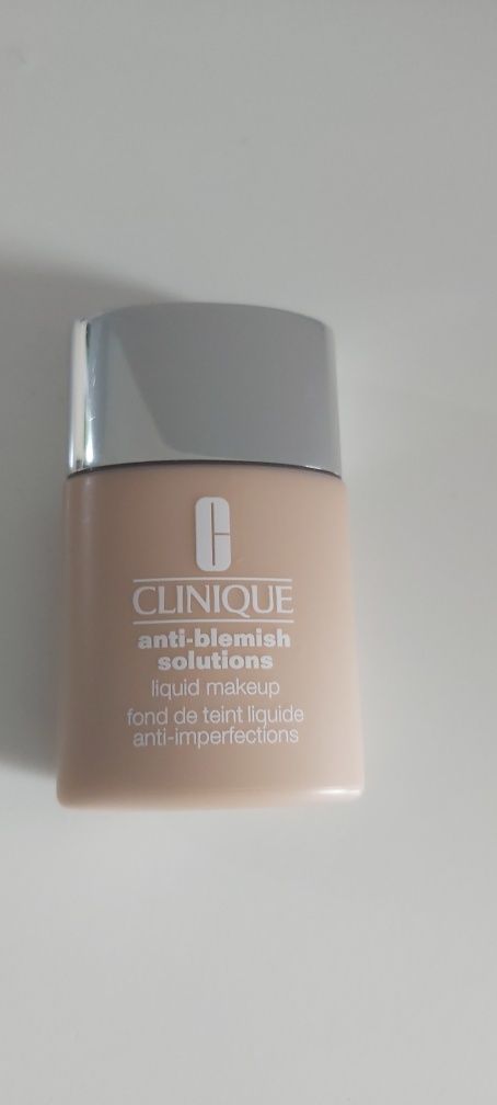 Clinigue anti-blemish solutions podkład alabaster CN 10