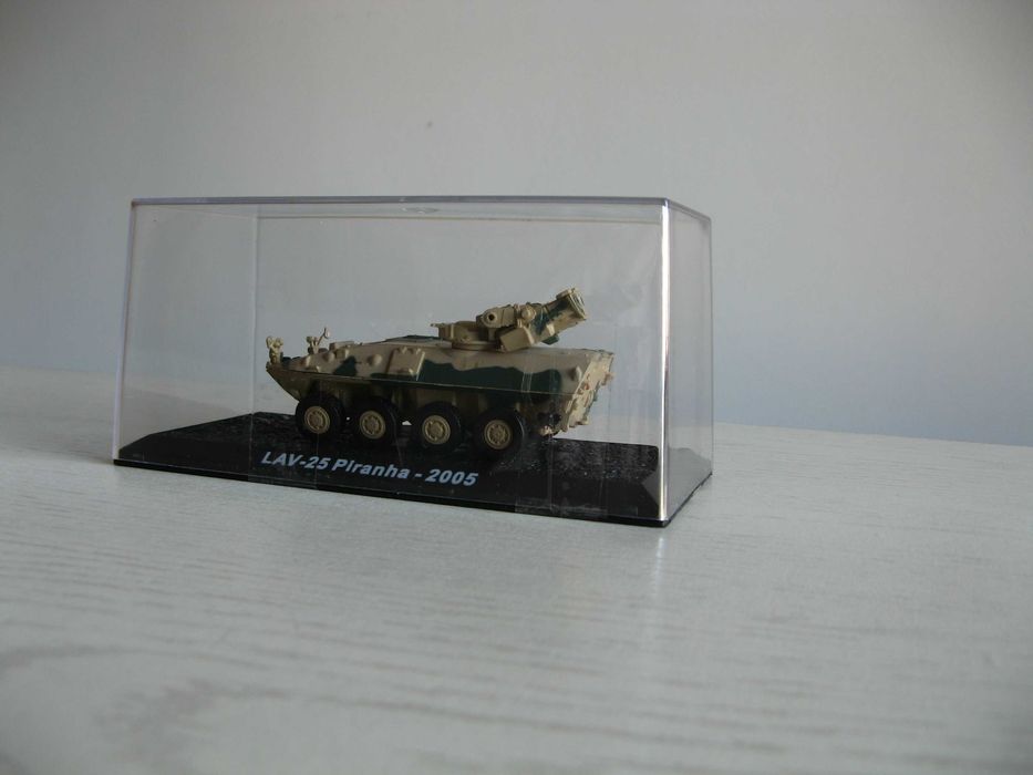 Bojowy wóz piechoty LAV-25 Piranha, 1:72/Nowy!