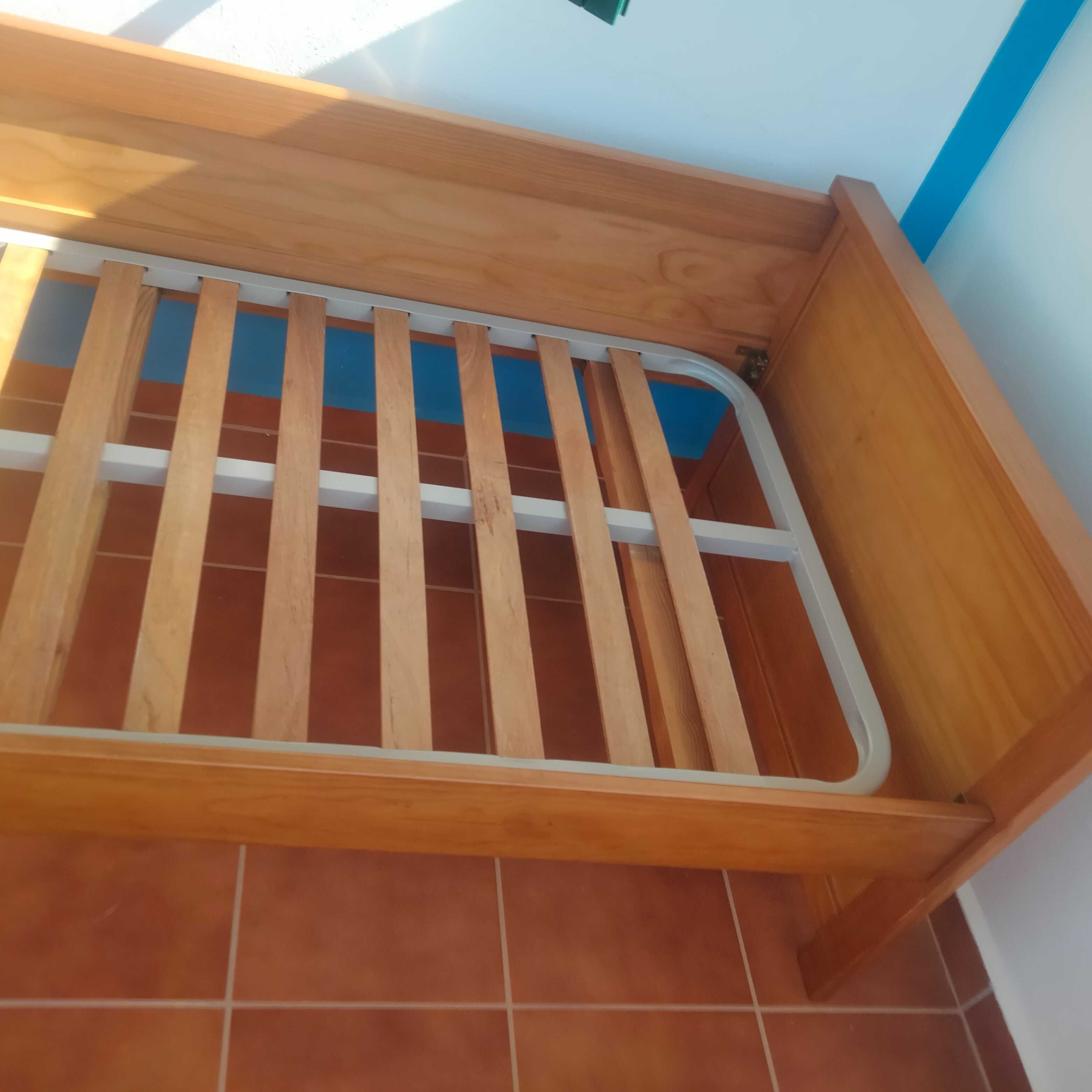 Cama solteiro em pinho