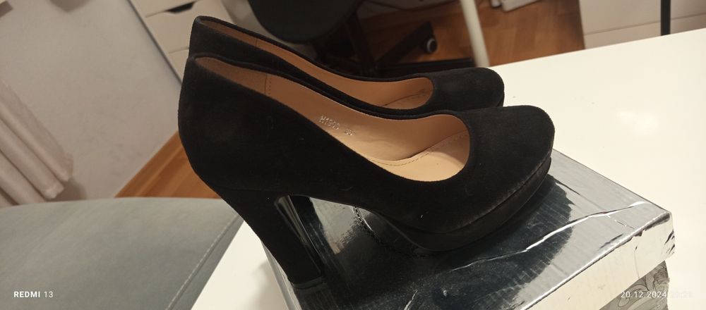 Buty na obcasie z platformą