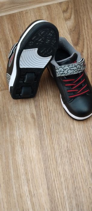Роликовые кроссовки Heelys размер 30 17см