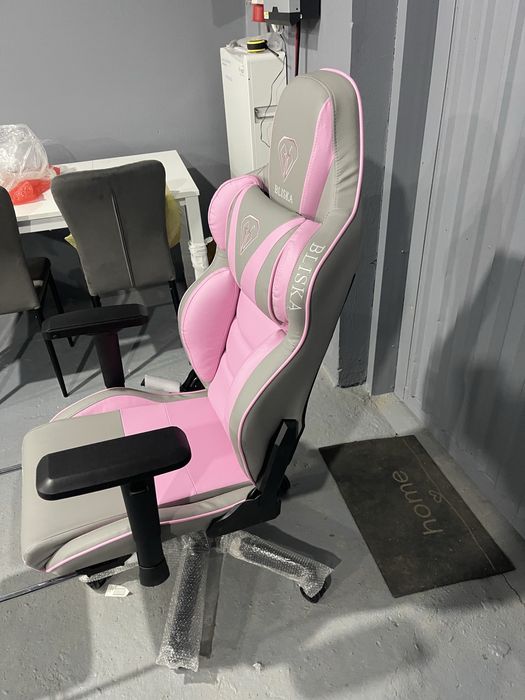 Офісне  крісло  для дівчат